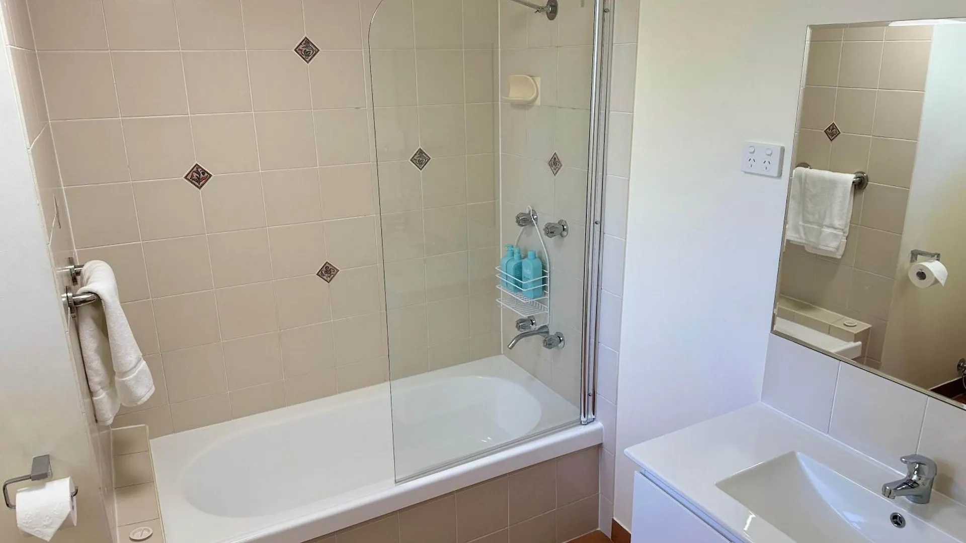 Marina View Studio - Steps Away From Cbd, Ferry & Stadium Townsville Apartment