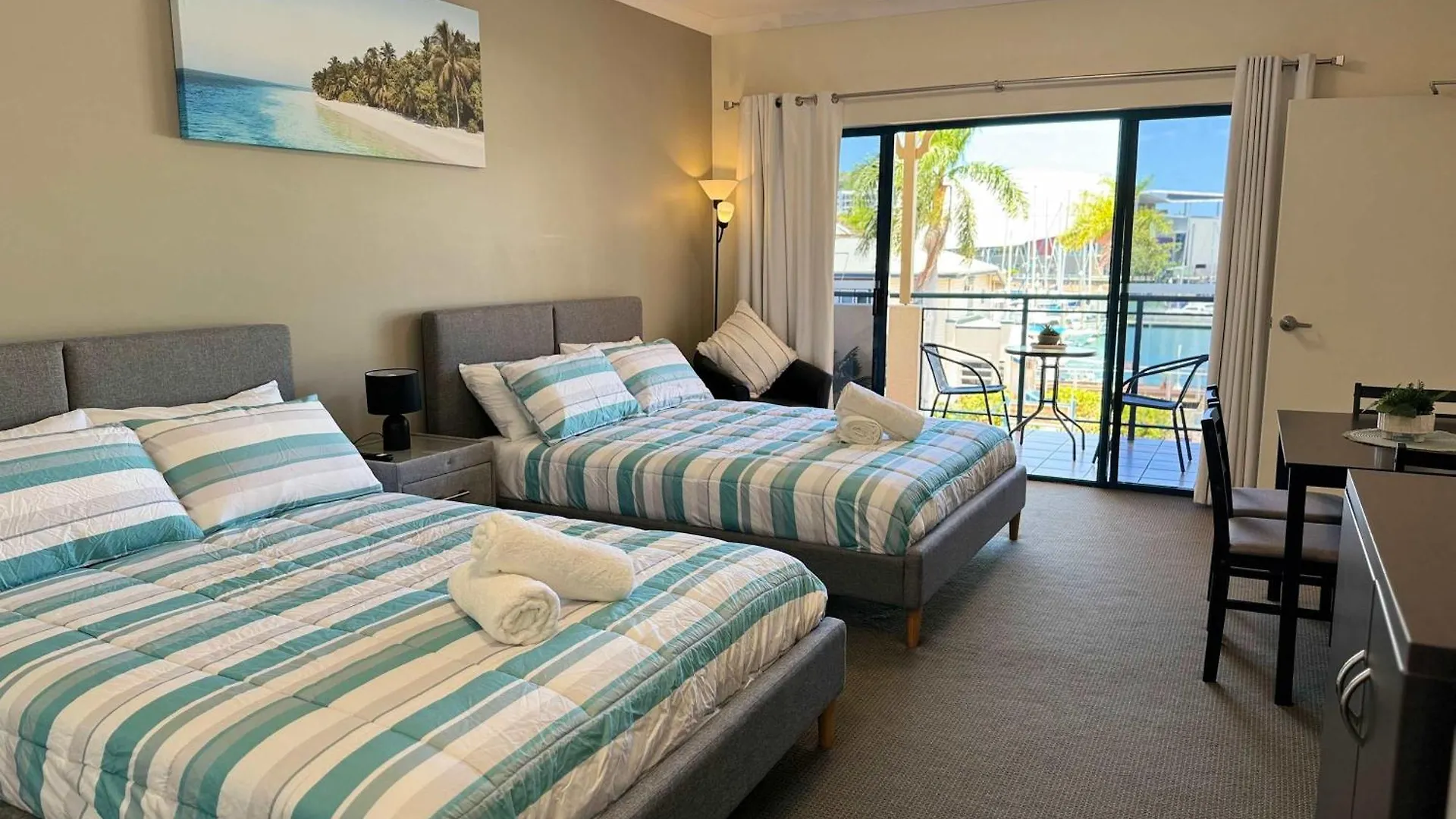 Marina View Studio - Steps Away From Cbd, Ferry & Stadium Townsville 0*,
