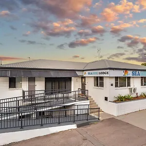 Hostel Seaside Townsville- Right Next To Coles, 2 Mins Walk To & Cbd- Passport Required, Townsville